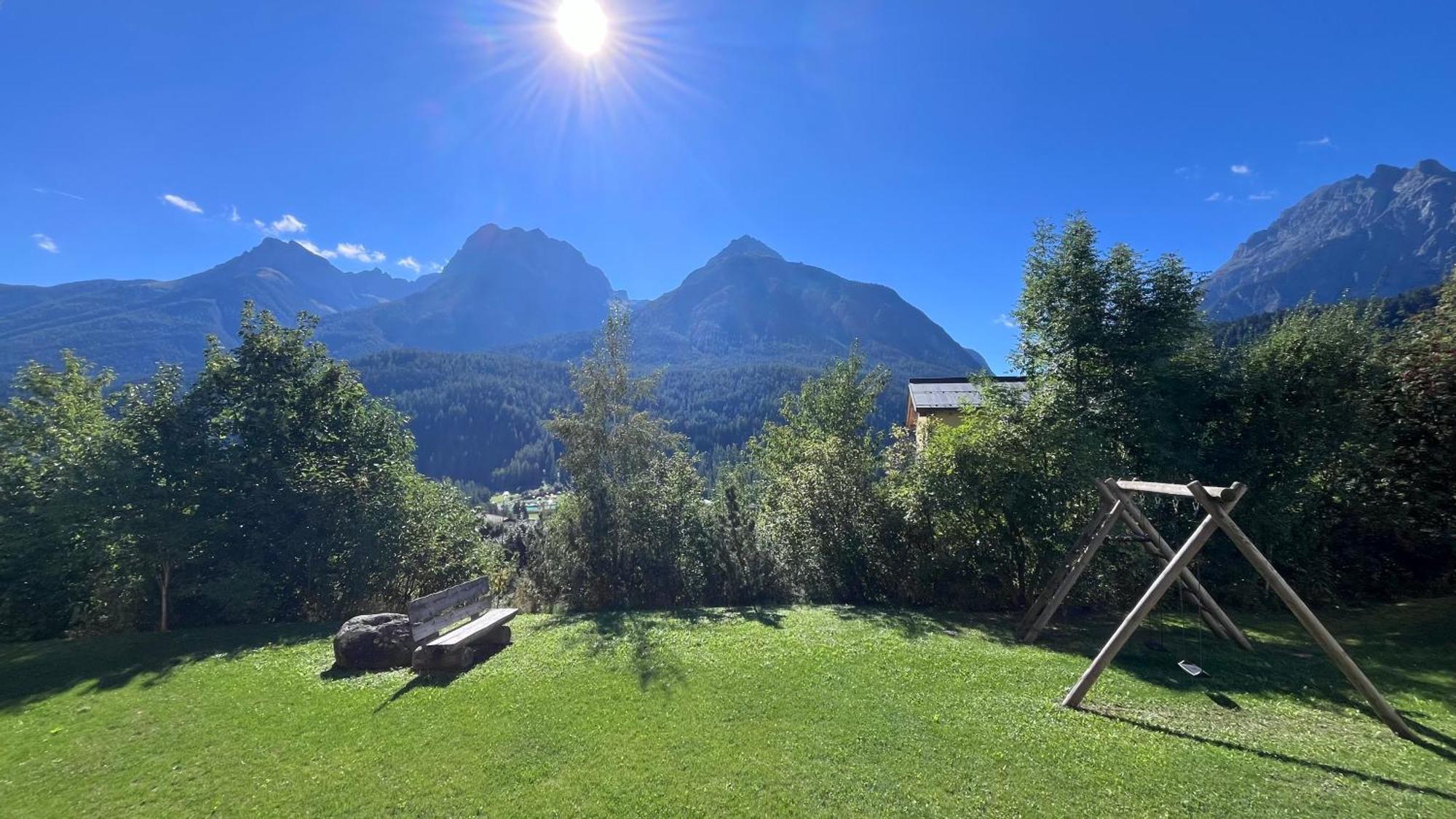 Aaa Chalet Allegra Rojo With Mountain View Scuol Eksteriør billede